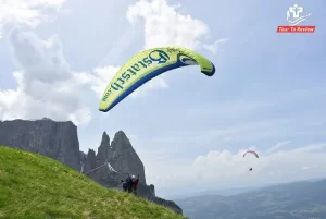 paragliding-in-seiser-alm-dolomites-italy-1