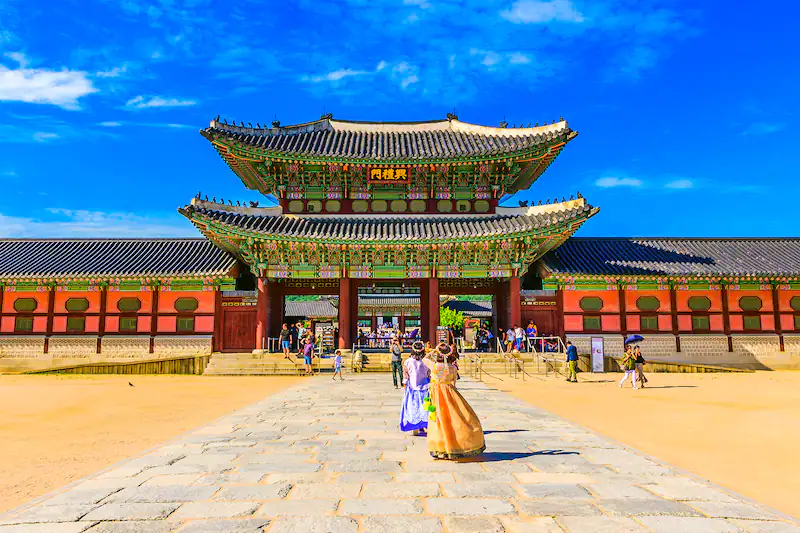 Visit Gyeongbokgung Palace