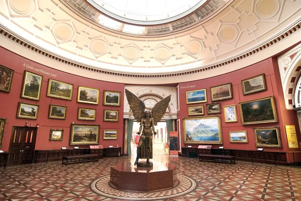 Visit-Birmingham-Museum-and-Art-Gallery-1