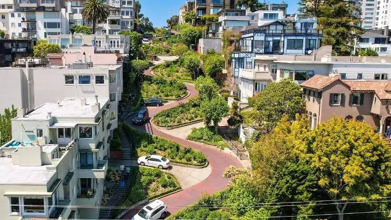 Lombard-Street-San-Francisco