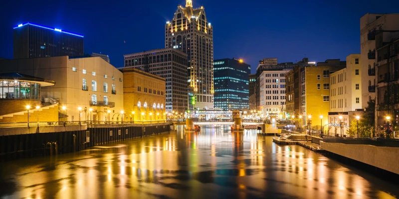 Explore the Milwaukee River Walk